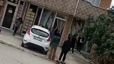 Bursa’da bir anda ortalık karıştı! Kadınlar saç saça, baş başa…