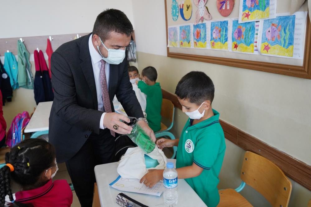 Kestel Belediyesi’nden 4 bin 500 öğrenciye kırtasiye desteği Kestel Belediyesi’nden 4 bin 500 öğrenciye kırtasiye desteği