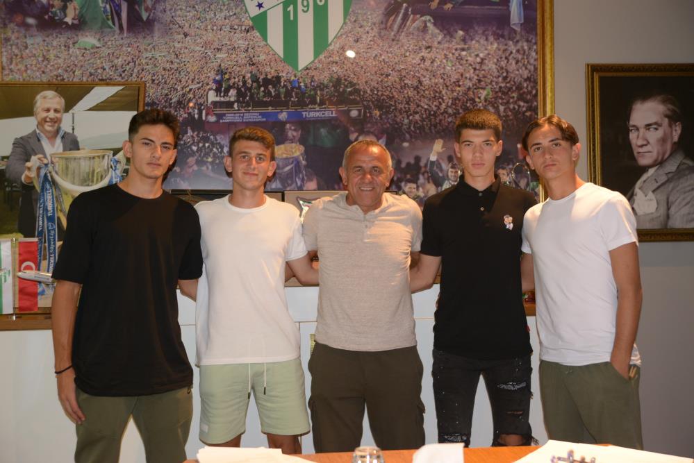 Bursaspor’da 4 imza birden Bursaspor’da 4 imza birden