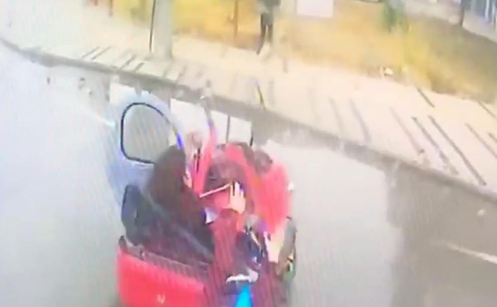 Bursa’da 3 öğrenci yaralanmıştı! Kaza anı kamerada