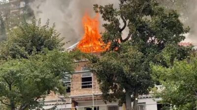 Bursa’daki tarihi bina alevlere teslim