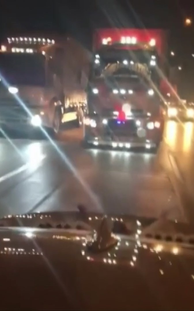 Bursa’da ilginç düğün…Kamyon şoförünün düğünü böyle olur