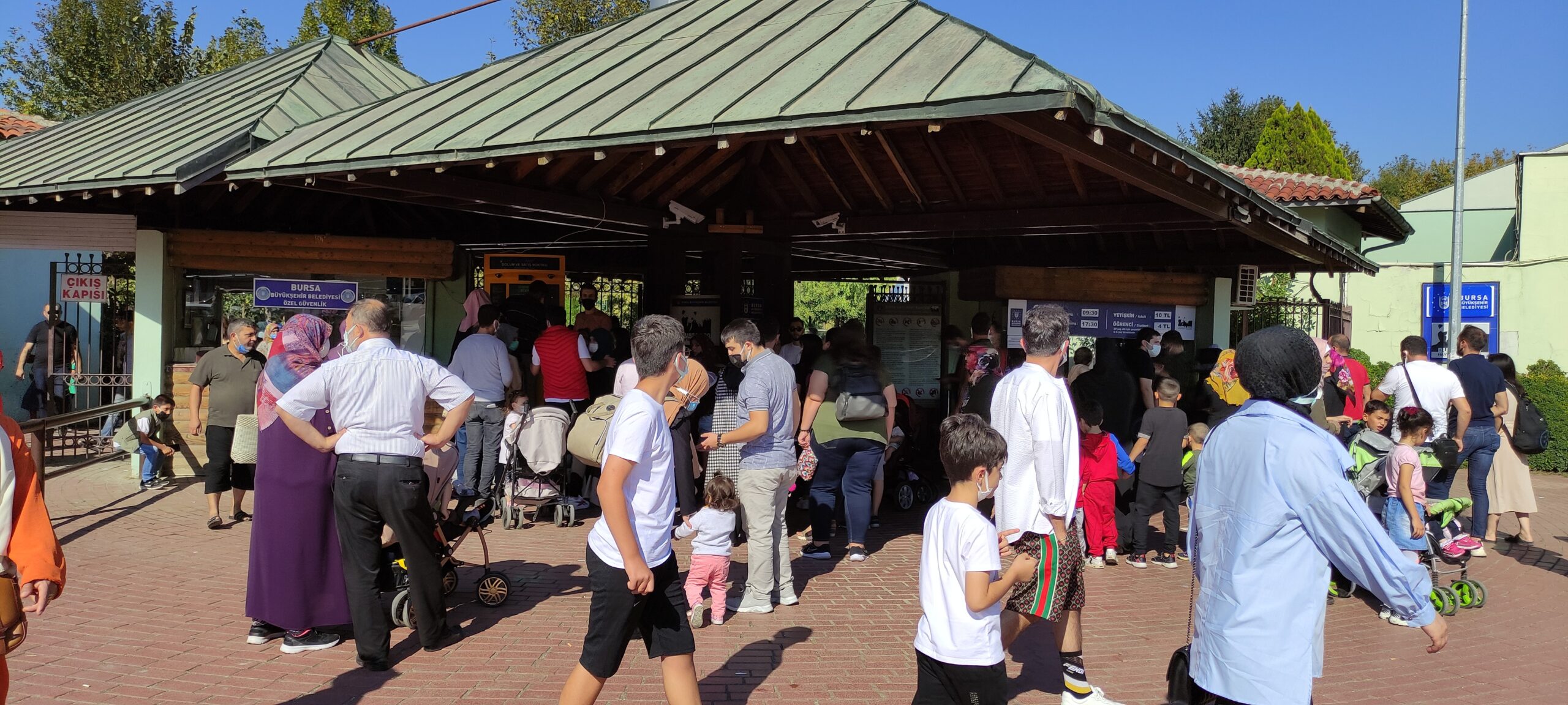 Bursa’da hayvanat bahçesinde survivor parkuru gibi park Bursa’da hayvanat bahçesinde survivor parkuru gibi park