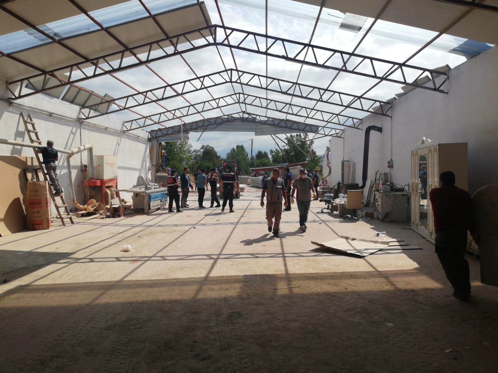 Bursa’da kaçak fabrika binası yıkıldı Bursa’da kaçak fabrika binası yıkıldı