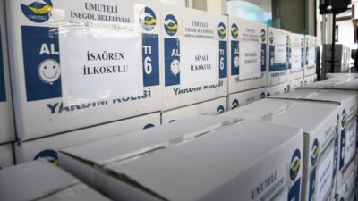 İnegöl Belediyesi’nden 1500 öğrenciye kırtasiye yardımı