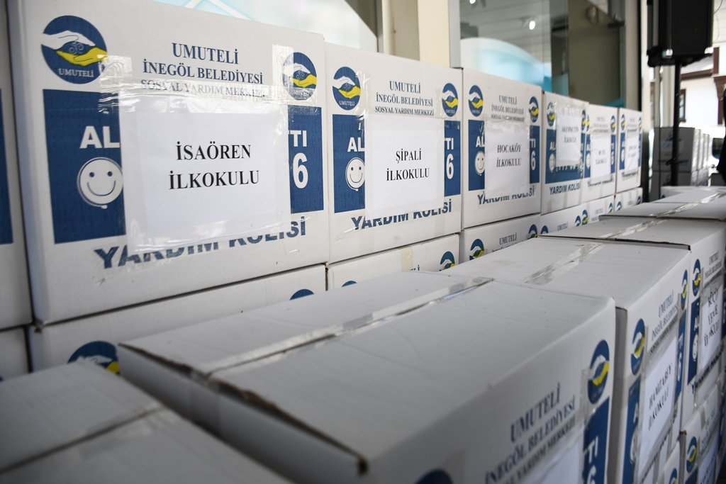 İnegöl Belediyesi’nden 1500 öğrenciye kırtasiye yardımı İnegöl Belediyesi’nden 1500 öğrenciye kırtasiye yardımı