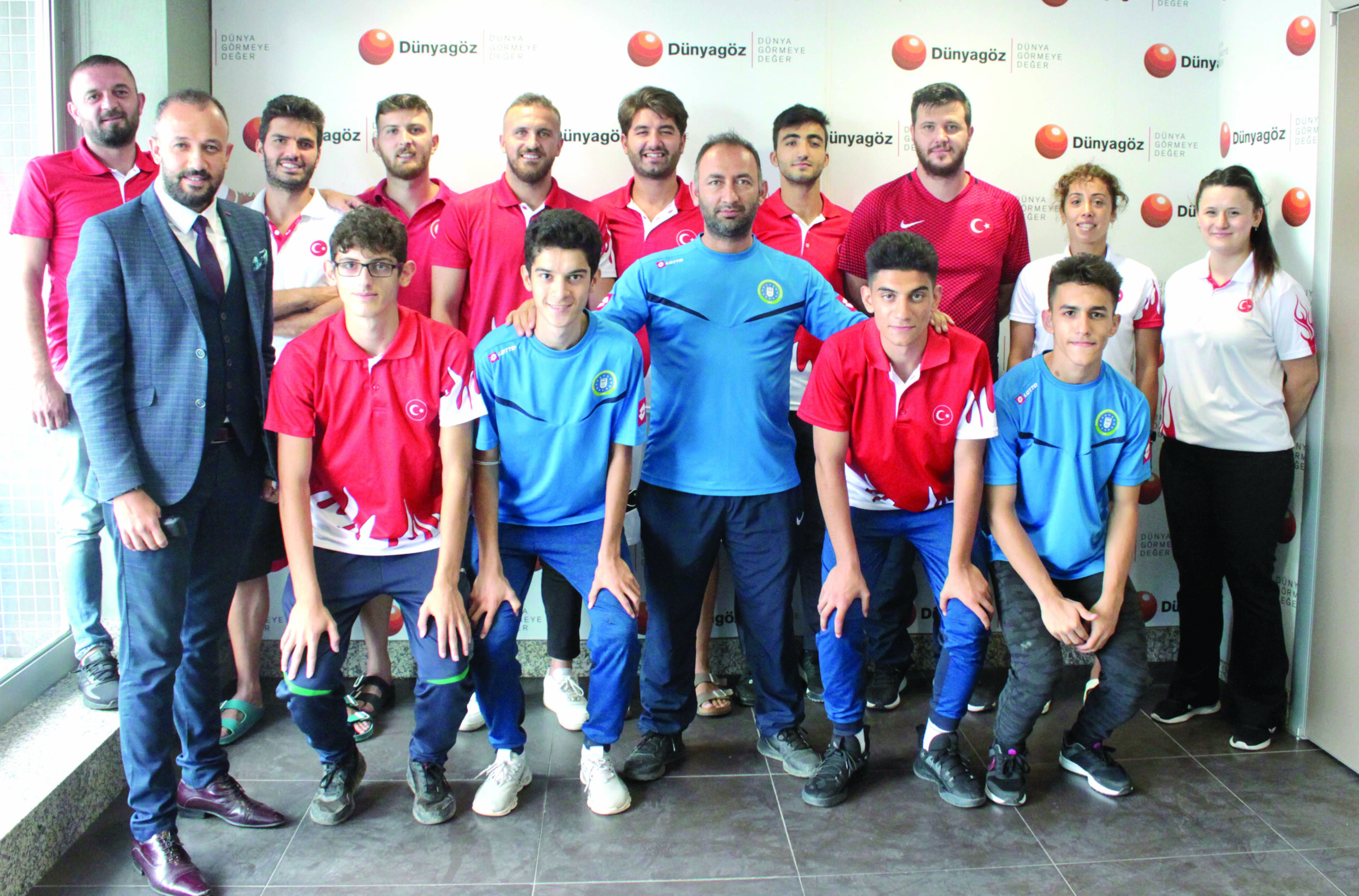 Dünyagöz Bursa Hastanesi Millilerin hizmetinde Dünyagöz Bursa Hastanesi Millilerin hizmetinde