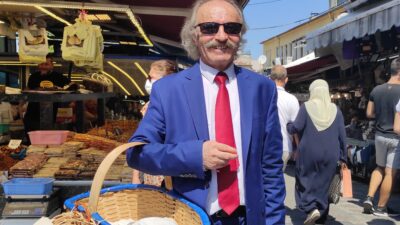 Bursa’nın ‘kravatlı’ simitçisi