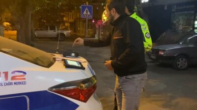 Bursa’da güldüren olay! Alkolmetreyi pos cihazı zannetti…