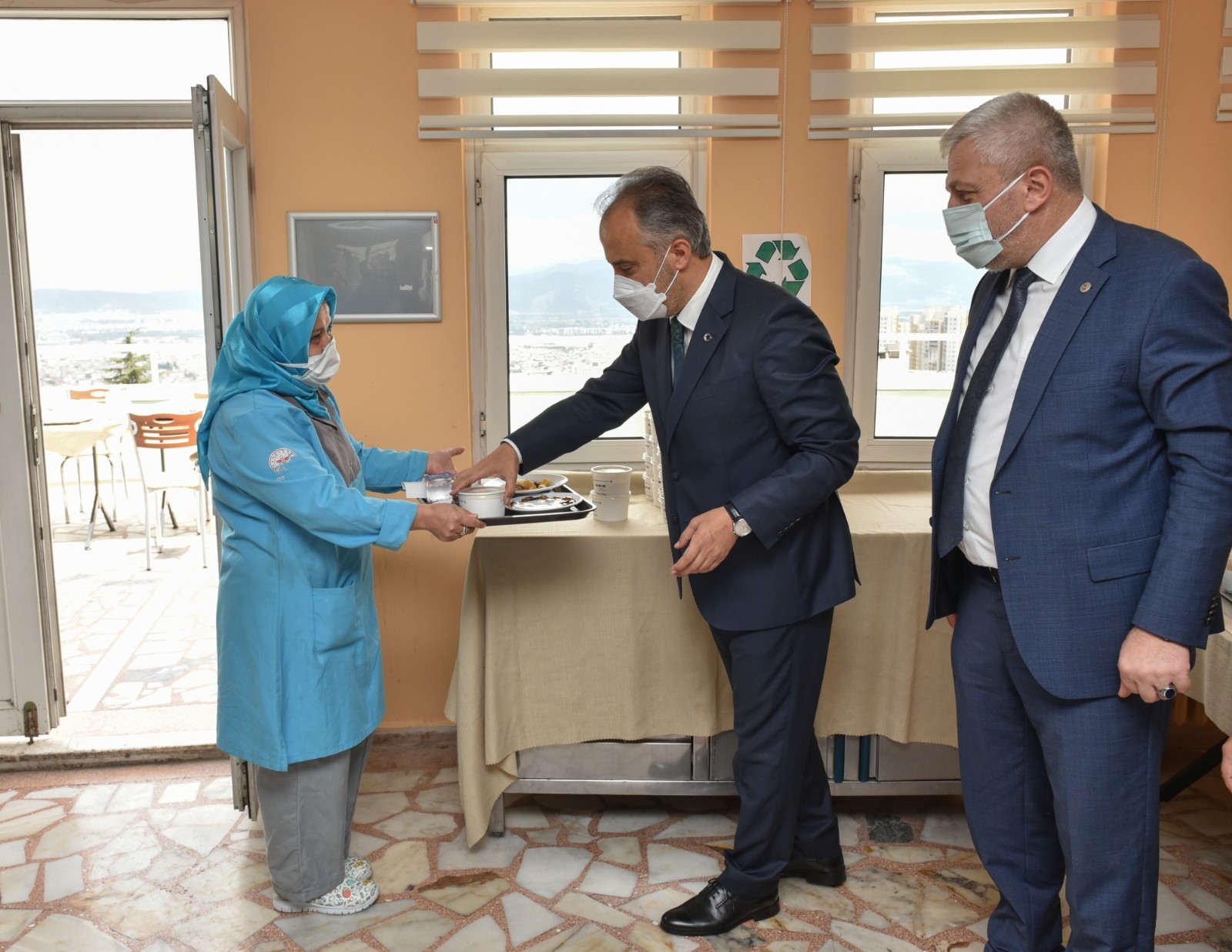 Aşure kazanları sağlıkçılar için kaynadı Aşure kazanları sağlıkçılar için kaynadı