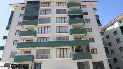 Gemlik Belediyesi sıfır dairelerini 84 üniversite öğrencisine tahsis etti