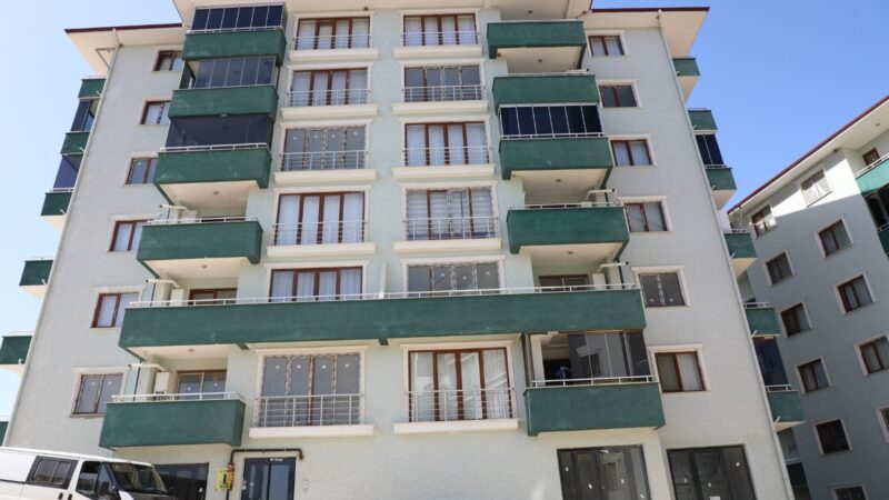 Gemlik Belediyesi sıfır dairelerini 84 üniversite öğrencisine tahsis etti Gemlik Belediyesi Uludağ Üniversitesi Hukuk ve Denizcilik Fakültesi’nde öğrenim gören