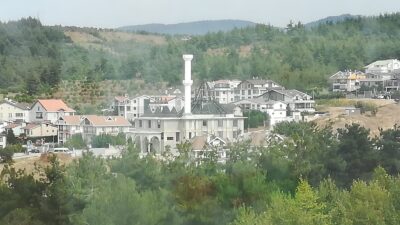 Bursa’da beşik gibi sallanan minareyi söktüler