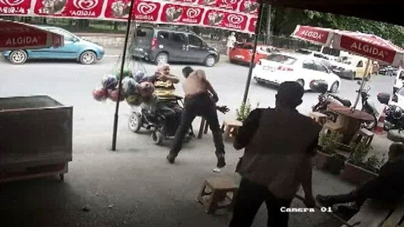 ‘Yarımsınız’ diyerek saldırmıştı! Engellileri döven sanığa tahliye