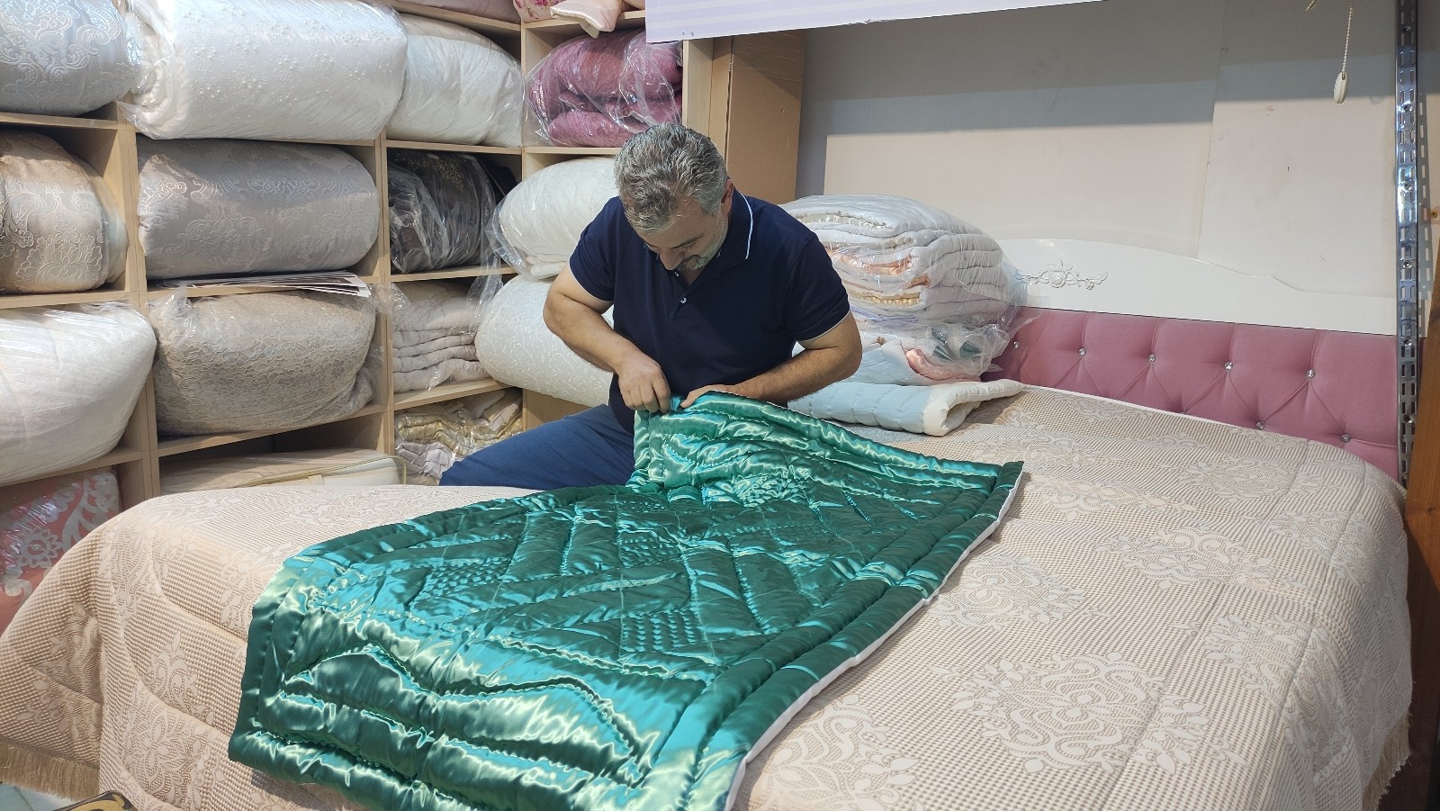 Bursalı usta günde bir tane örüyor, tanesini bin 500 liradan satıyor