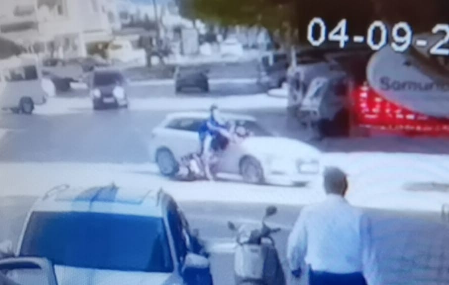 Bursa’da bisikletli gençlerin kazası kamerada Bursa’da bisikletli gençlerin kazası kamerada