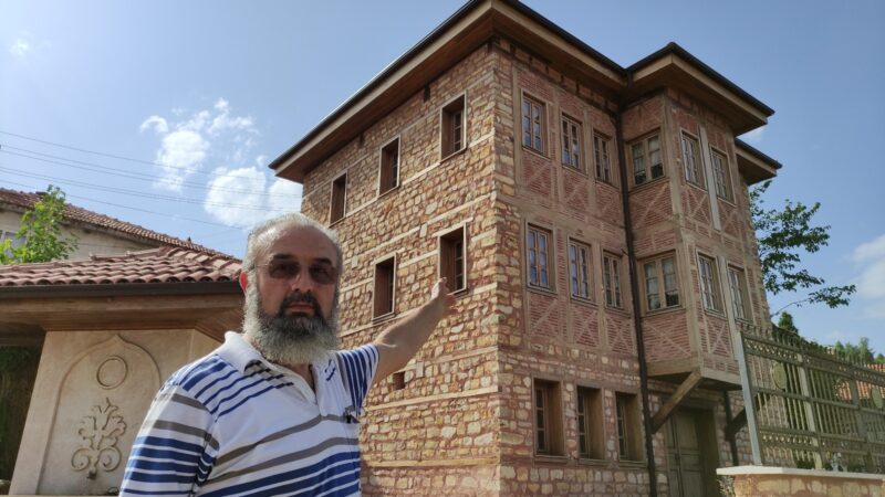 Bursa’da bu konakta kalmak ücretsiz! Bursa’da köye yapılan milyonluk konakta misafirler ücretsiz ağırlanıyor.