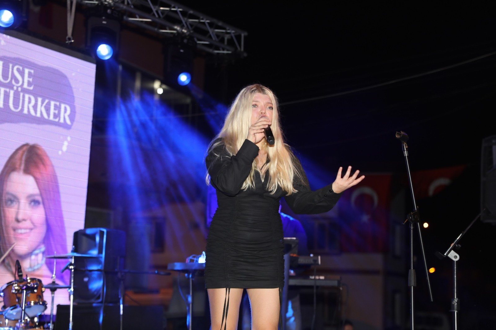 Bursa’da bağ bozumu şenliğinde üzümler yarıştı Bursa’da bağ bozumu şenliğinde üzümler yarıştı