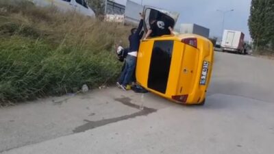 Bursa’da feci kaza! Kamyonun sıkıştırdığı taksi takla attı