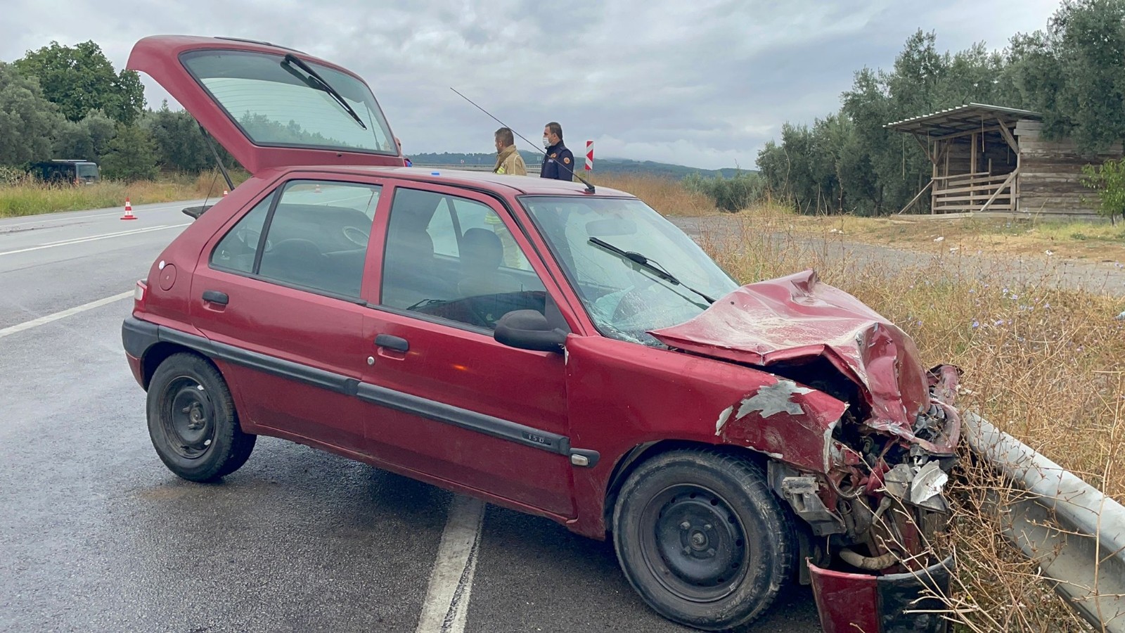 Bursa’da tır ile otomobil çarpıştı Bursa’da tır ile otomobil çarpıştı