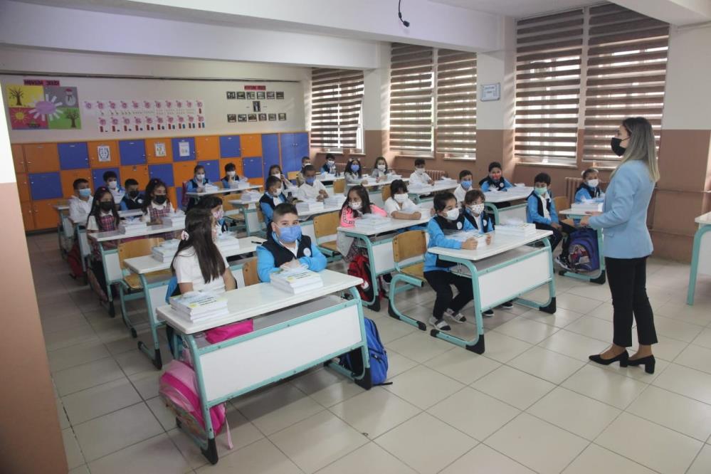 Bursa’da ilk ders zili çaldı! Kaç öğrenci eğitime başladı? Bursa’da ilk ders zili çaldı! Kaç öğrenci eğitime başladı?