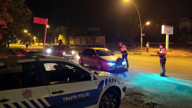 Emniyet güçleri sahada Bursa’nın Yenişehir ilçesinde Emniyet güçleri tarafından halkın güven ve huzuru