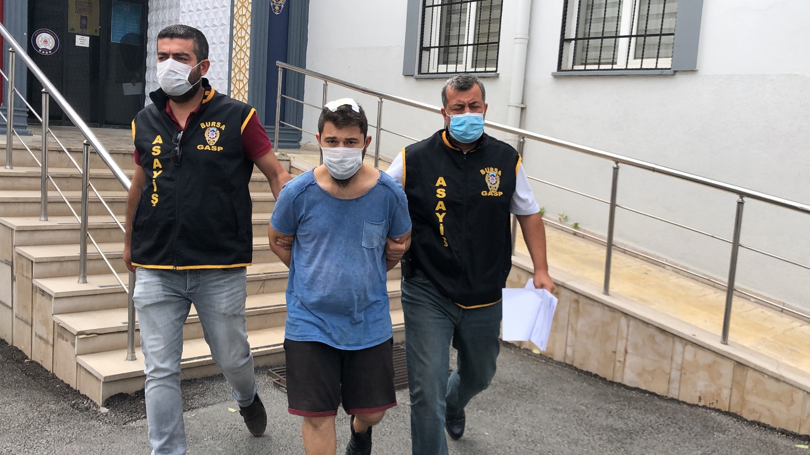 Bursa’da eşini bıçakla rehin alan koca için flaş karar! Bursa’da eşini bıçakla rehin alan koca için flaş karar!