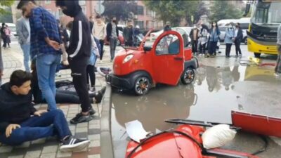 Bursa’da yürekleri ağza getiren kaza! Halk otobüsü ile elektrikli araç çarpıştı