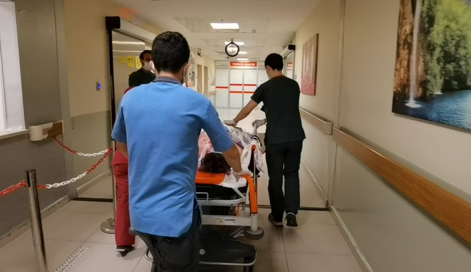 Bursa’da kayalıklara çarpan genç ölüm-kalım mücadelesi veriyor Bursa’da kayalıklara çarpan genç ölüm-kalım mücadelesi veriyor