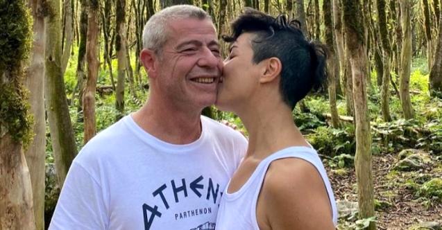 Kendisinden 17 yaş küçük eşiyle aşka geldi Kendisinden 17 yaş küçük eşiyle aşka geldi