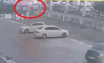 Bursa’da kontrolden çıkan tır dereye uçtu: 2 yaralı