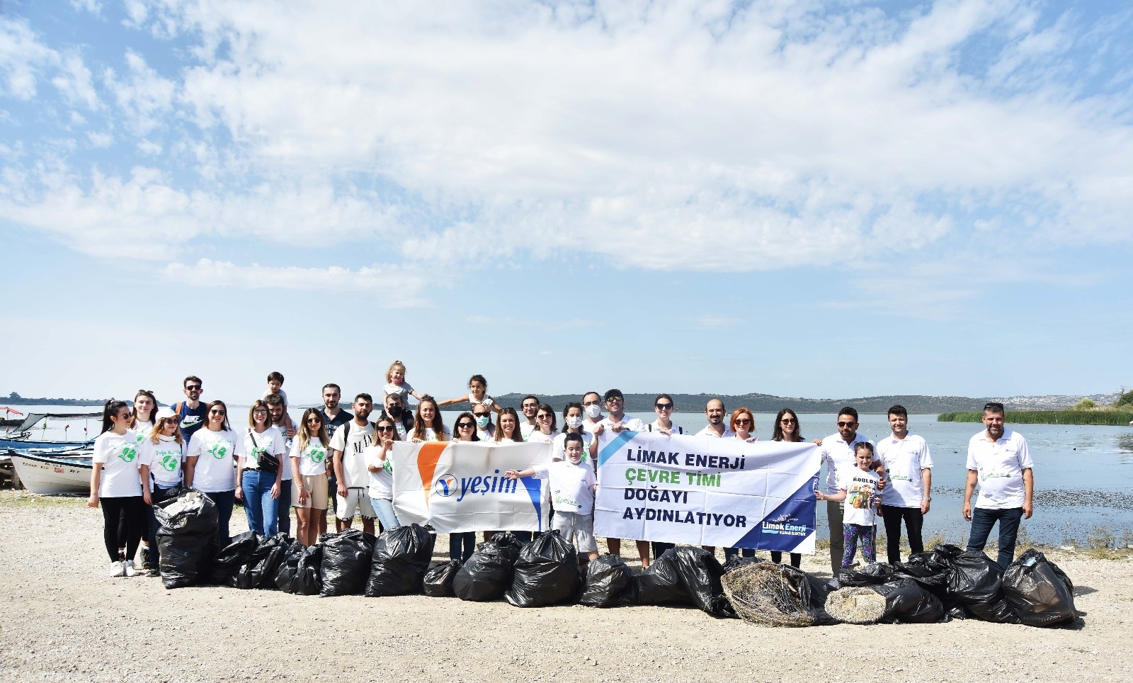 Limak Enerji ve Yeşim, leyleklerin uğrak noktası Gölyazı temizledi Limak Enerji ve Yeşim, leyleklerin uğrak noktası Gölyazı temizledi