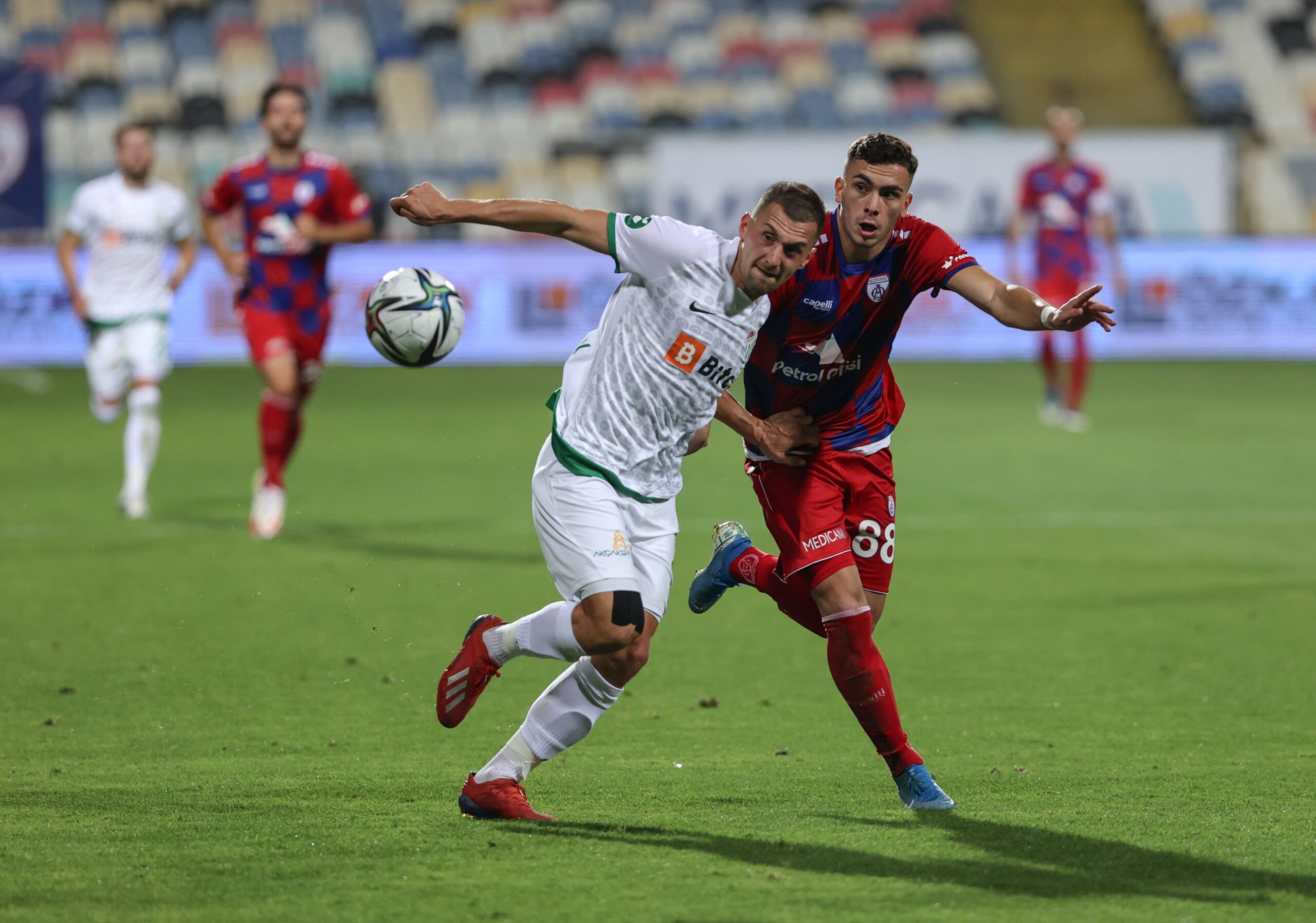 1.Lig’de neler oluyor? Nefes kesen maçlar!