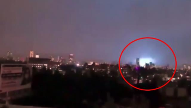 7.1 şiddetinde deprem sırasında, gökyüzünde mavi ışık görüldü 7.1 şiddetinde deprem sırasında, gökyüzünde mavi ışık görüldü