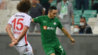 Alkışlar Namık’a