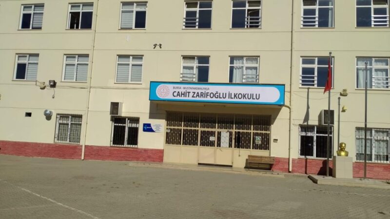 Bursa’ya ‘Zarif’ okul… Bursa’nın Mustafakemalpaşa ilçesinde 2017 yılında eğitime açılan Şehit Hikmet Aktaş