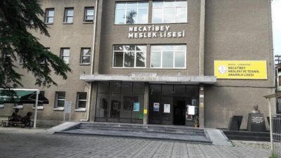 Bursa’da veliler kaygılı! Bu okul da yıkılır mı?