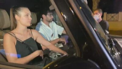 11 yaş küçük sevgilisiyle ilk kez görüntülendi!