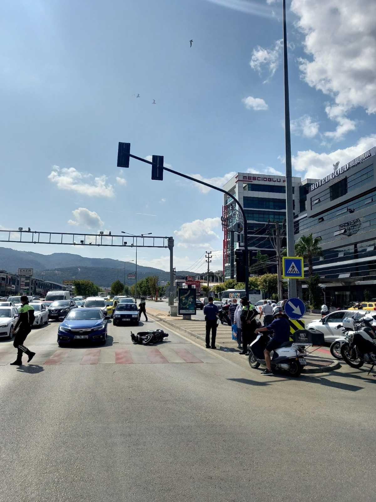 Bursa’da polisten kaçarken ortalığı birbirine kattı Bursa’da polisten kaçarken ortalığı birbirine kattı