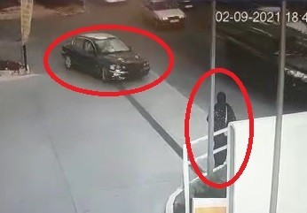 Bursa’da polisten kaçan 2 kişi genç kadına çarptı Bursa’da polisten kaçan 2 kişi genç kadına çarptı