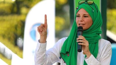 Burcu Çetinkaya’nın peruklu hali takipçilerinden tam not aldı