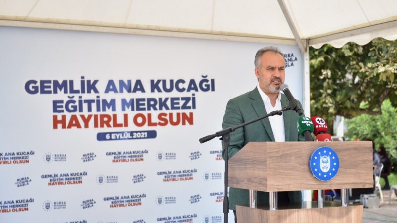 Bursa’nın Gemlik sahilinde çökme tehlikesi bulunan sivil mimarî örneği yalıyı