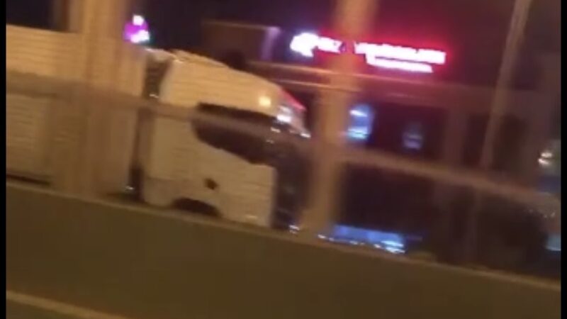 Bursa’nın Kestel ilçesinde gece saatlerinde ters şeritte süratli şekilde seyir