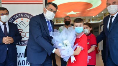 Başkan Yılmaz, minik öğrencilerin heyecanına ortak oldu