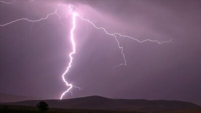 Maç sırasında yıldırım düştü! 2 futbolcu öldü