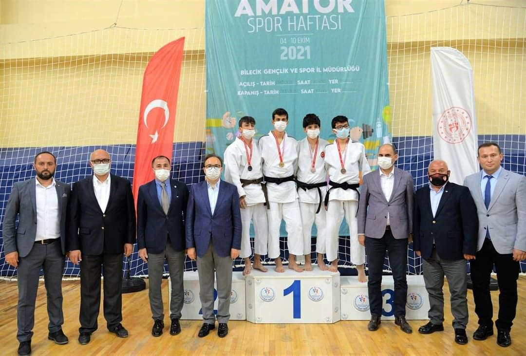 Osmangazili judocular üçüncülük kürsüsünde
