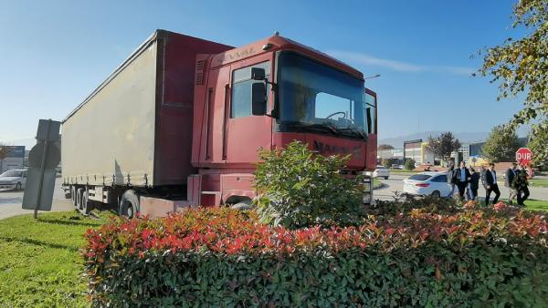 Bursa’da TIR dehşeti! Belediye başkan yardımcısı yaralandı