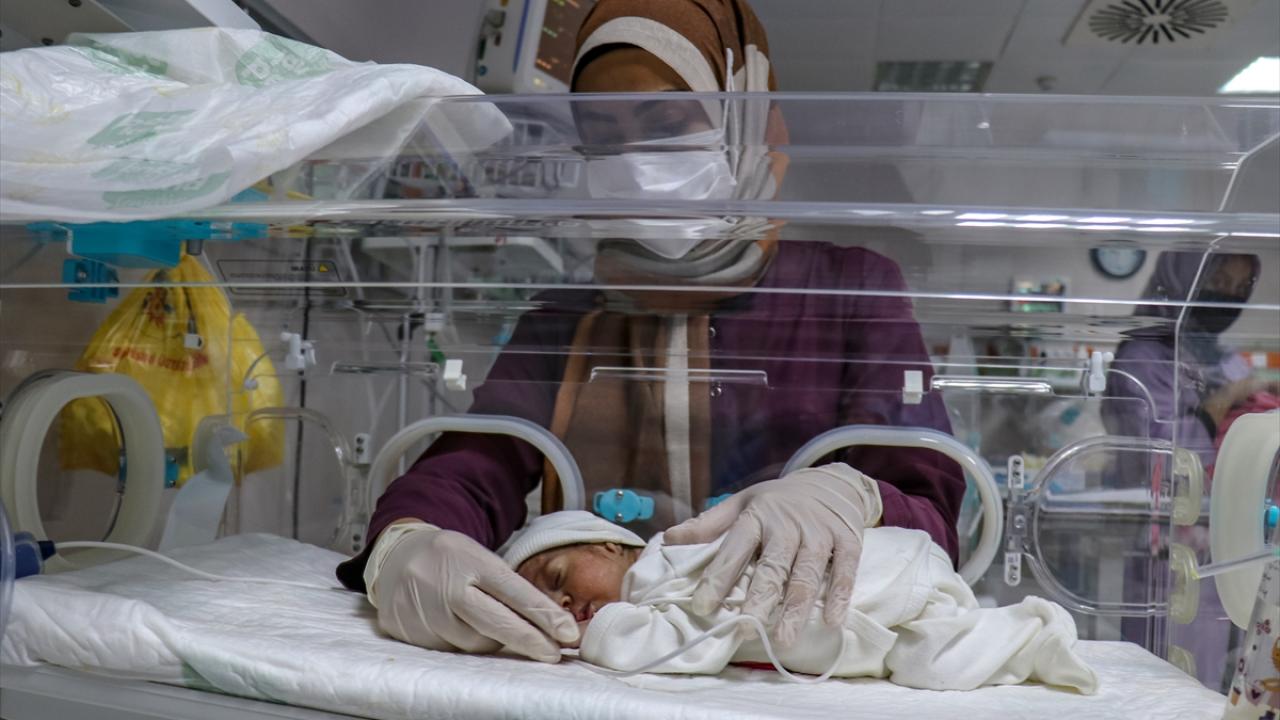 Annesi Covid-19’dan öldü başka anneler süt veriyor