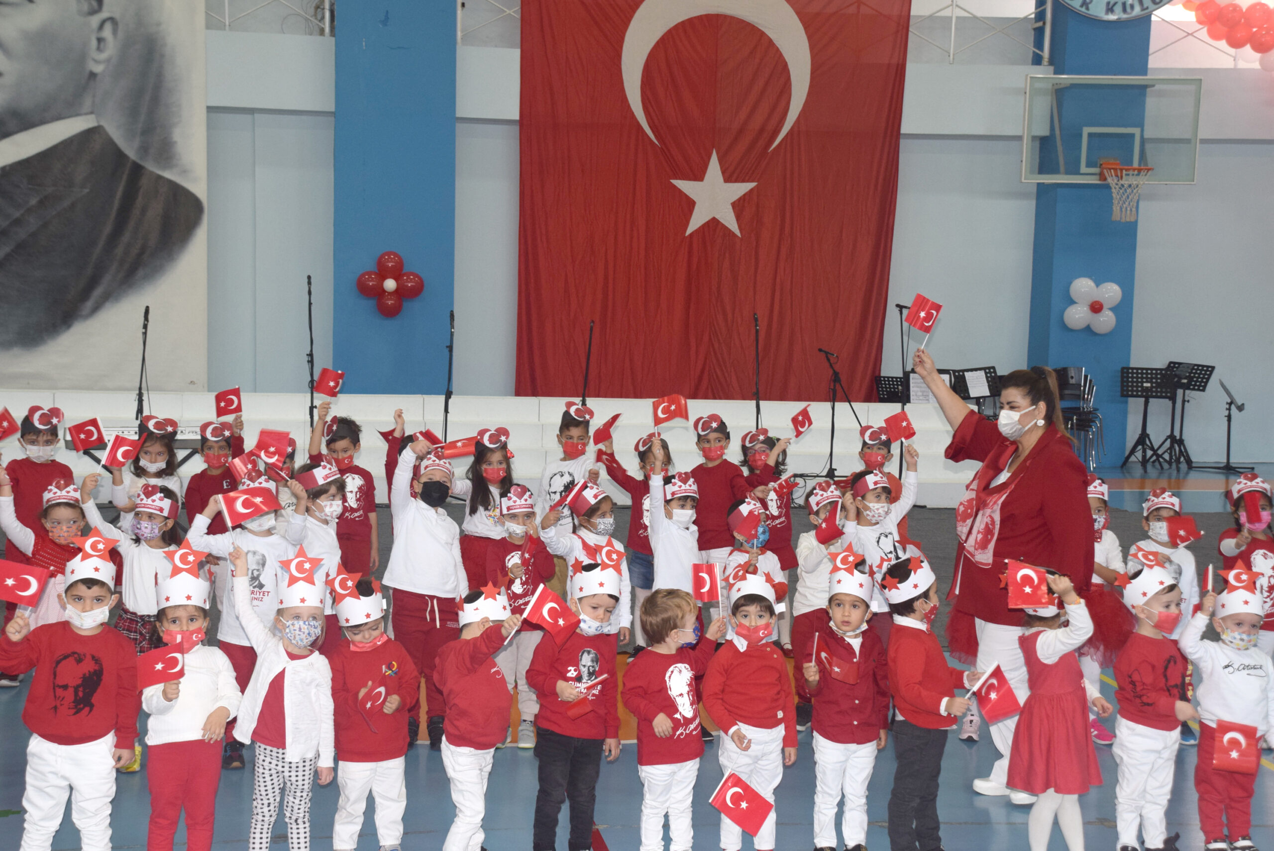 Emine Örnek Okullarında 98. yıl Cumhuriyet coşkusu