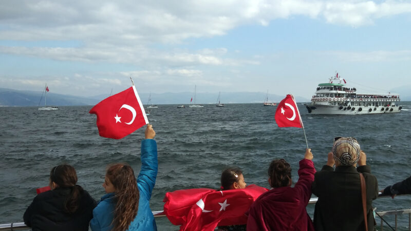 Bursa'nın Mudanya ilçesinde 29 Ekim Cumhuriyet Bayramı dolayısıyla tekneler kıyı